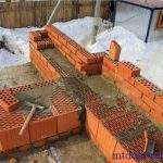 Кладка цегли взимку