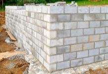 Цокольний поверх з піноблоків