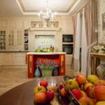 Будинок в селищі довіль: як поєднувати камін, красиві меблі і складний декор