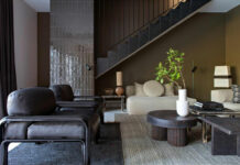 Сучасна вілла з басейном і темними інтер’єрами в провансі