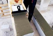 Просте пристосування для швидкої кладки блоків