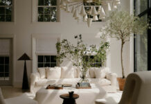 Дизайн поза часом і рослини як частина інтер’єру: чудовий будинок на лонг-айленді