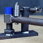 Простий верстат для створення кріплень з металевих пластин своїми руками