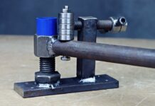 Простий верстат для створення кріплень з металевих пластин своїми руками