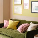 Бенджамін Мур дарує орендарям безкоштовну банку білої фарби разом з їх покупкою, щоб ви могли легко перебудувати свої стіни при переїзді